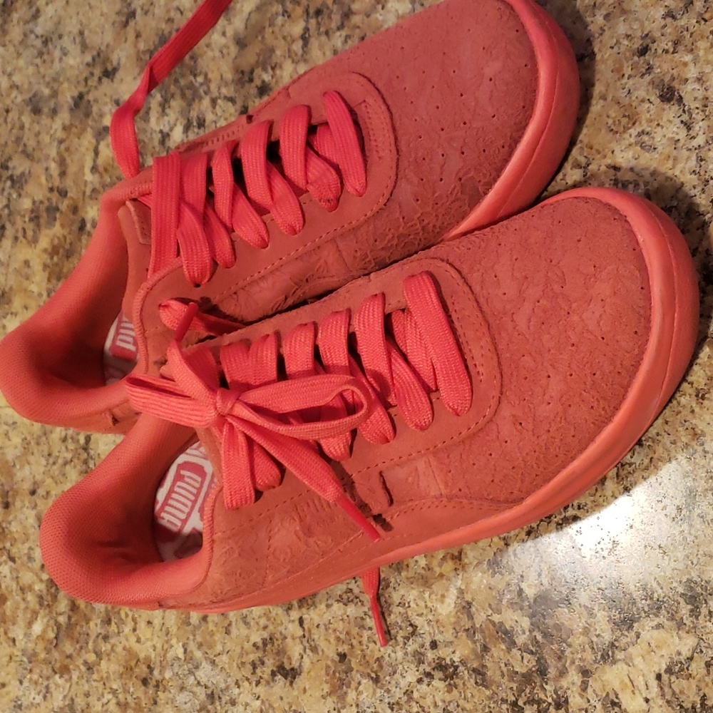 Puma California TOL Emboss sneakers women's 6.5 red excellent condition